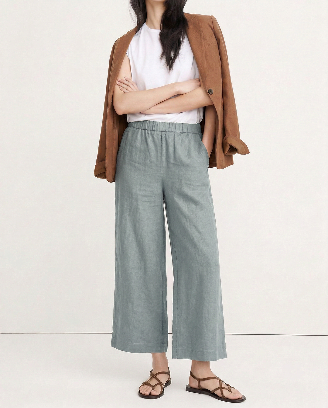 White pleated wide leg linen pants for summer capsule wardrobe outfit