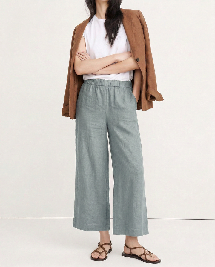 White pleated wide leg linen pants for summer capsule wardrobe outfit