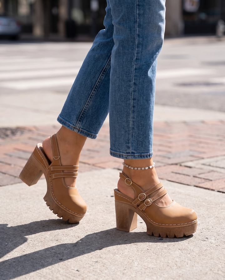 Della | Women&
