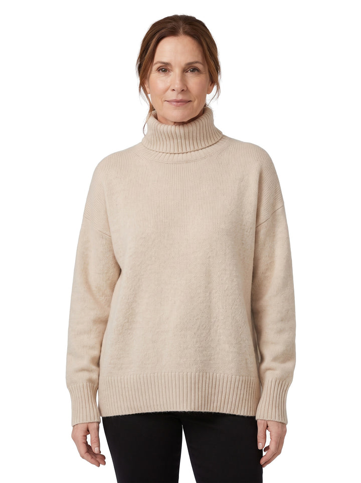 Woman wearing the Priscilla-Gloria cashmere-blend turtleneck sweater in oatmeal
